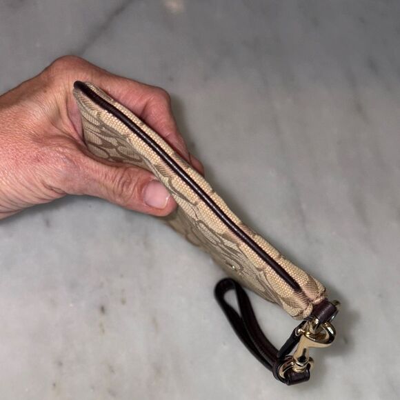 Coach Wristlet Bag Purse Jacquard Signature Logo Canvas Large Wristlet - Picture 9 of 15